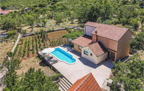 3 Bedroom Amazing Home In Mravnica